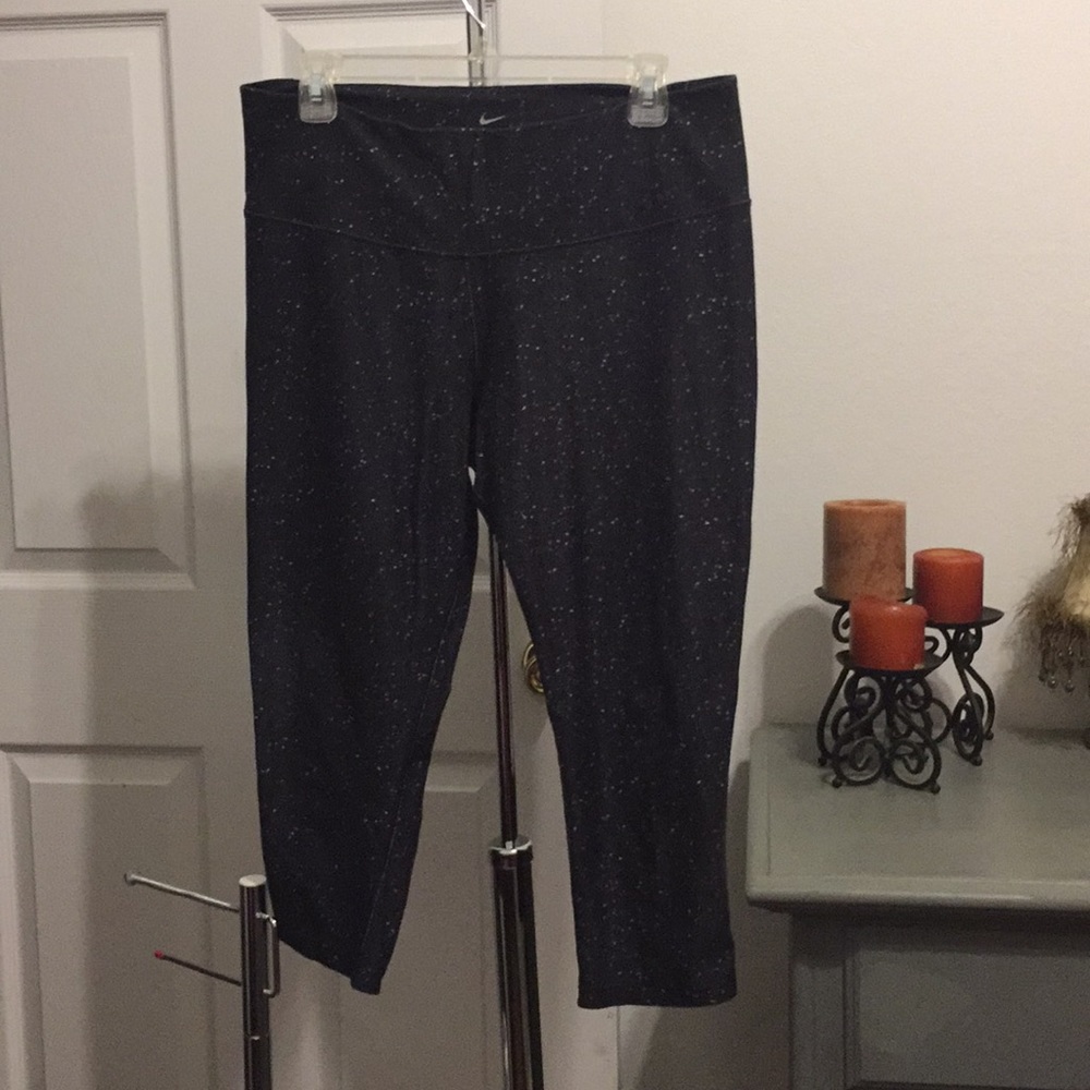 Nike Dri-Fit Sz L Capri Athletic Leggings