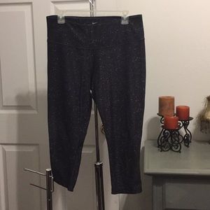 Nike Dri-Fit Sz L Capri Athletic Leggings