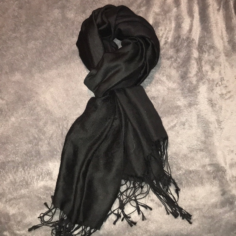 Women’s Black Pattern Scarf