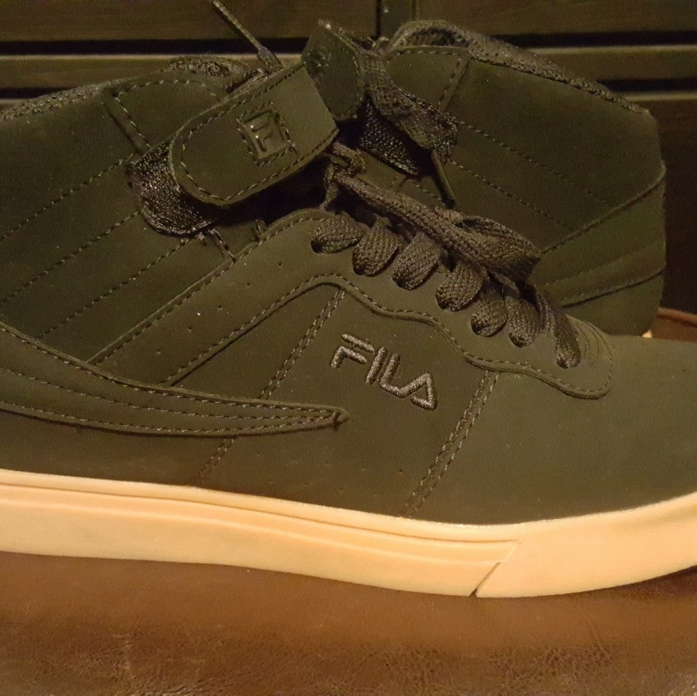 BLACK FILA W/GUM BOTTOMS