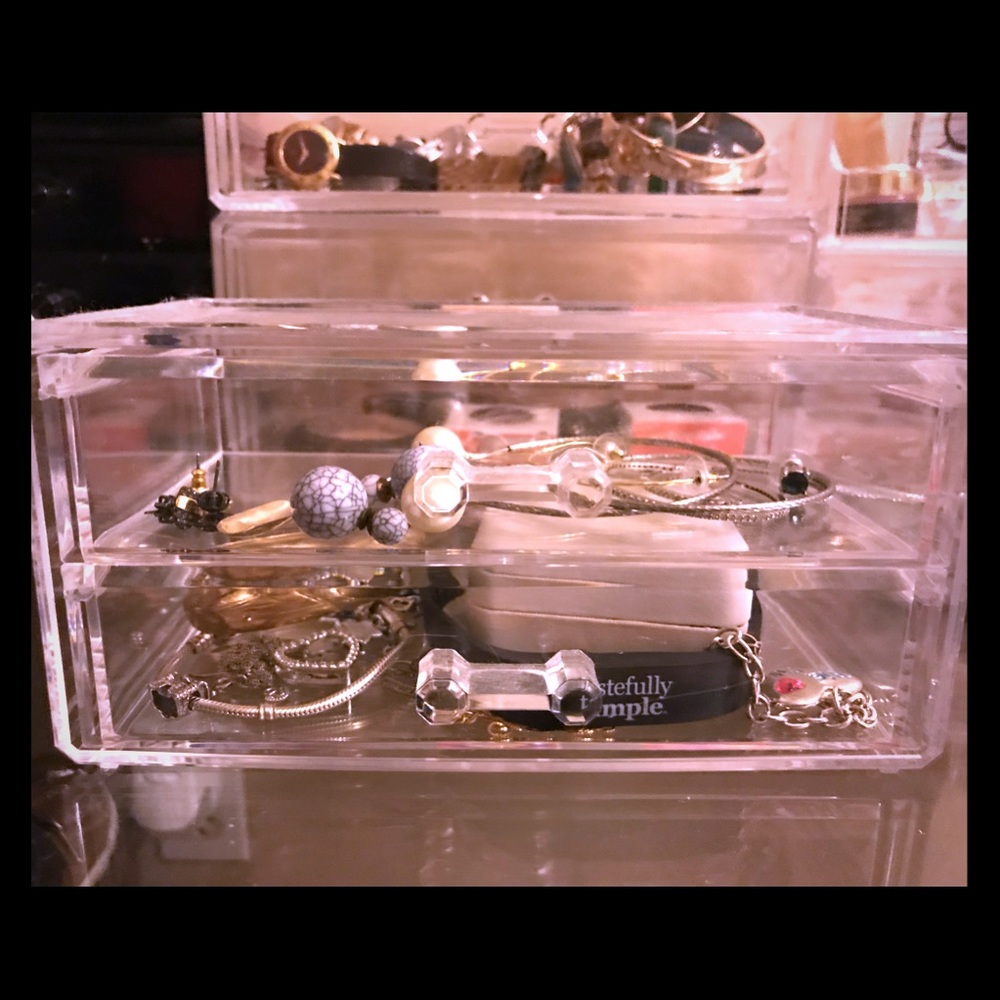 Small 2 drawer acrylic makeup case
