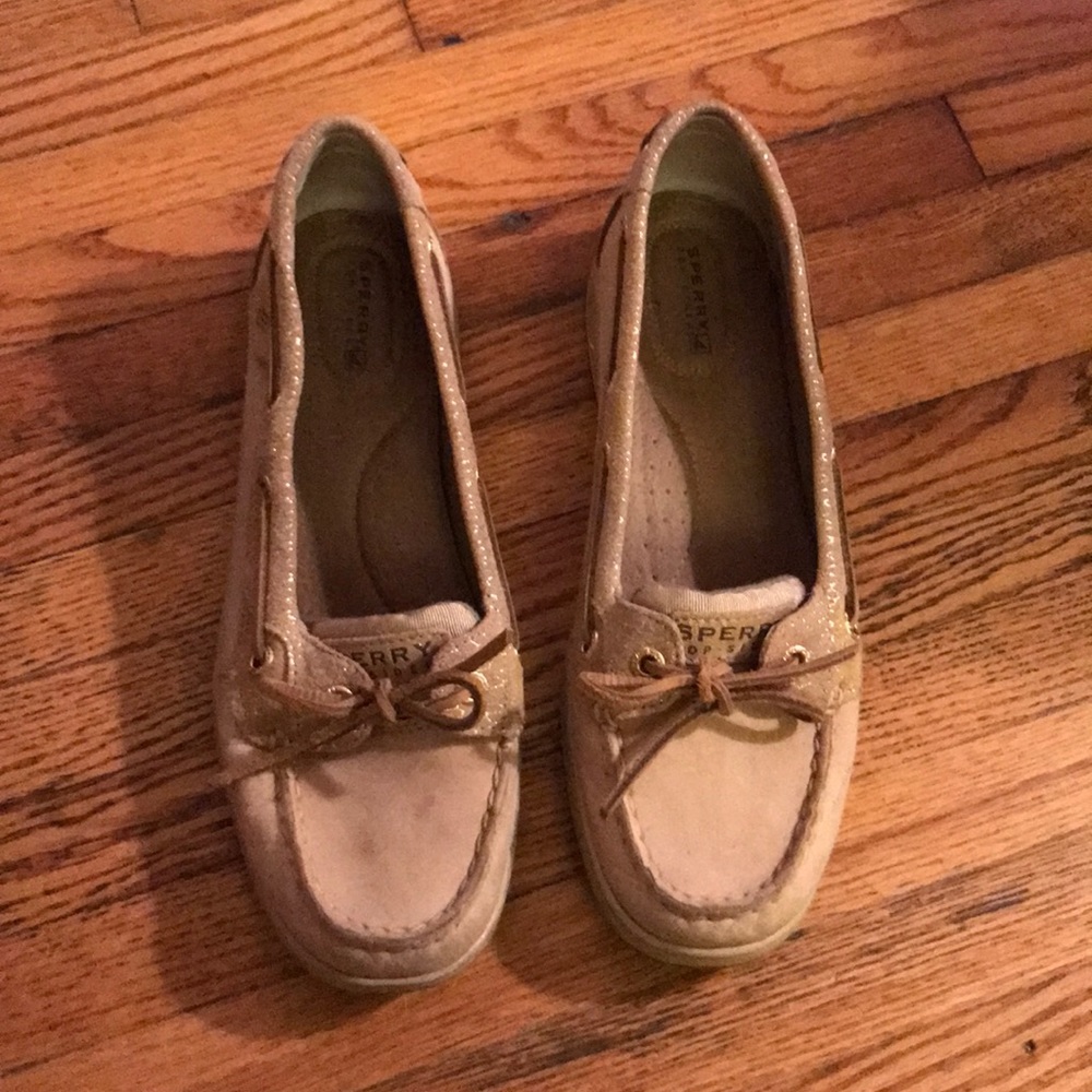 Size 8.5 Gold and tan sperrys.
