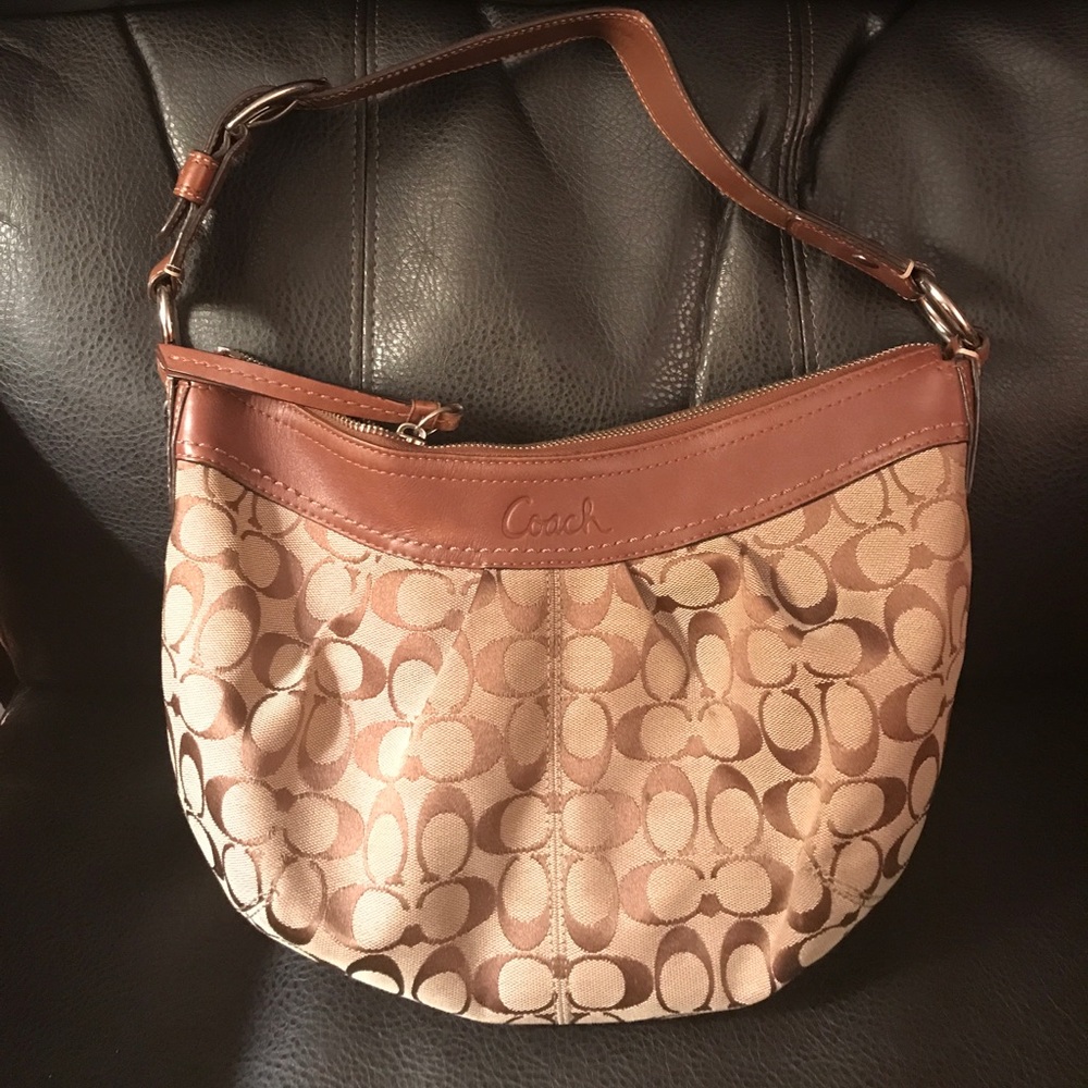 Coach Purse in Classic Colors LIKE NEW!!