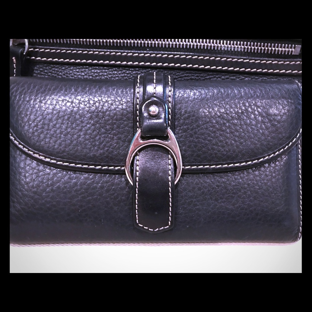 Pebble leather Dooney wallet.