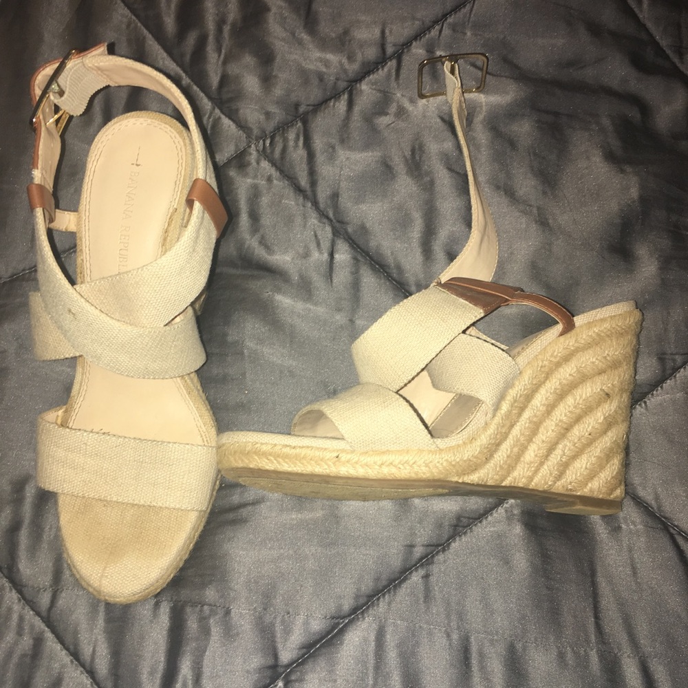Banana Republic Tan and Brown wedge size 6 1/2