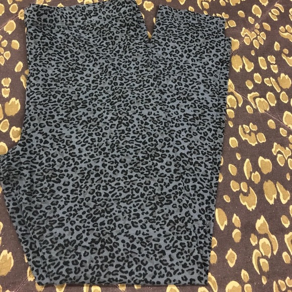 Charcoal Gray & Black Leggings - Picture 1 of 5