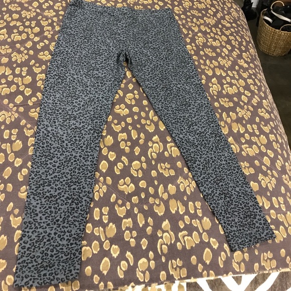 Charcoal Gray & Black Leggings - Picture 3 of 5