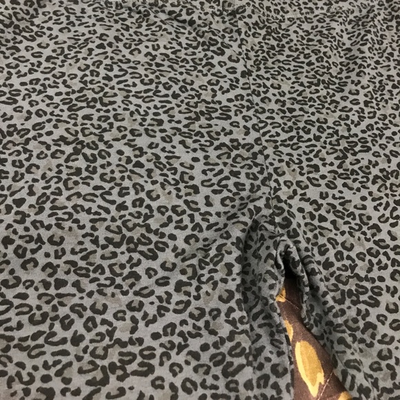 Charcoal Gray & Black Leggings - Picture 4 of 5