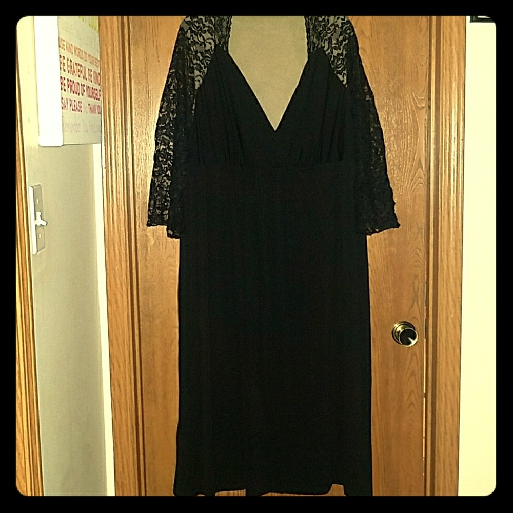 Gorgeous Black Dress with Lace sleeves and back 4X