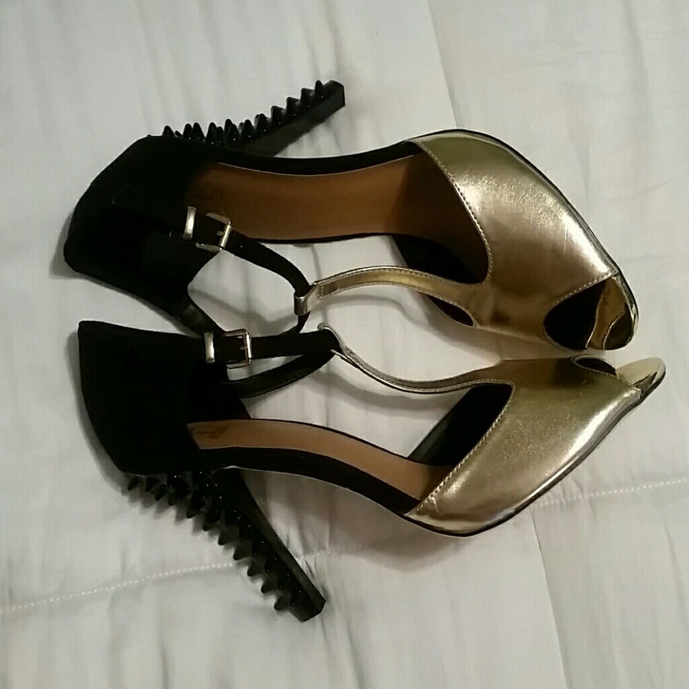 Shoes - Picture 2 of 2