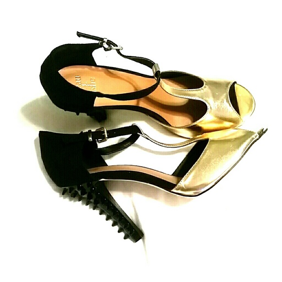 Shoes - Picture 1 of 2