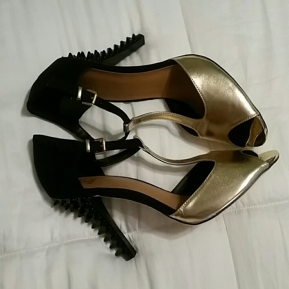 Shoes - Picture 2 of 2