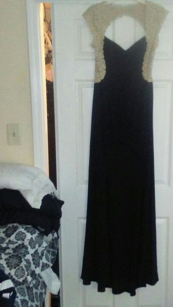 Dress - Picture 3 of 3