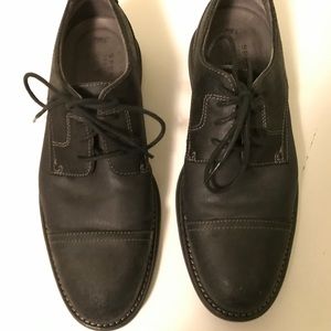 Men's size 9 Sperry Gold Cup dress shoes