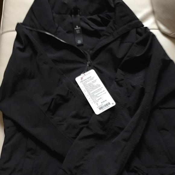 NWT BLK LULULEMON EFFORTLESS JACKET -- Size 6 or 8 - Picture 4 of 8