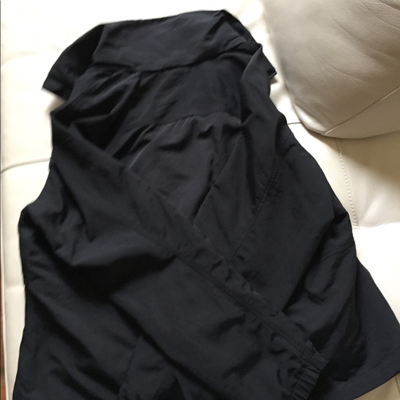 NWT BLK LULULEMON EFFORTLESS JACKET -- Size 6 or 8 - Picture 5 of 8