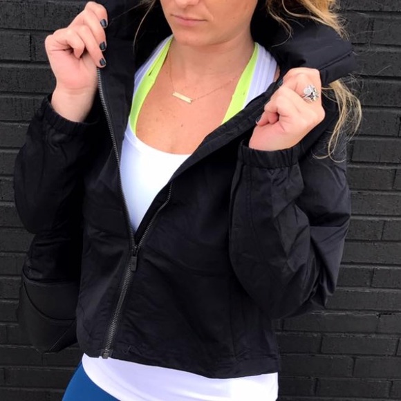 NWT BLK LULULEMON EFFORTLESS JACKET -- Size 6 or 8 - Picture 2 of 8