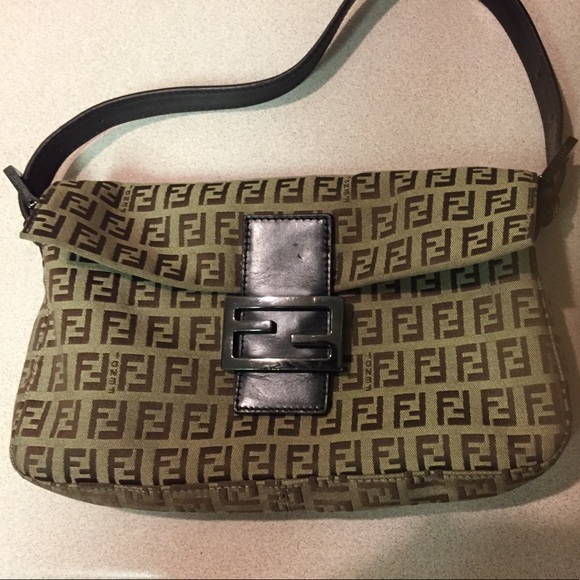 Fendi Handbags - Fendi baguette