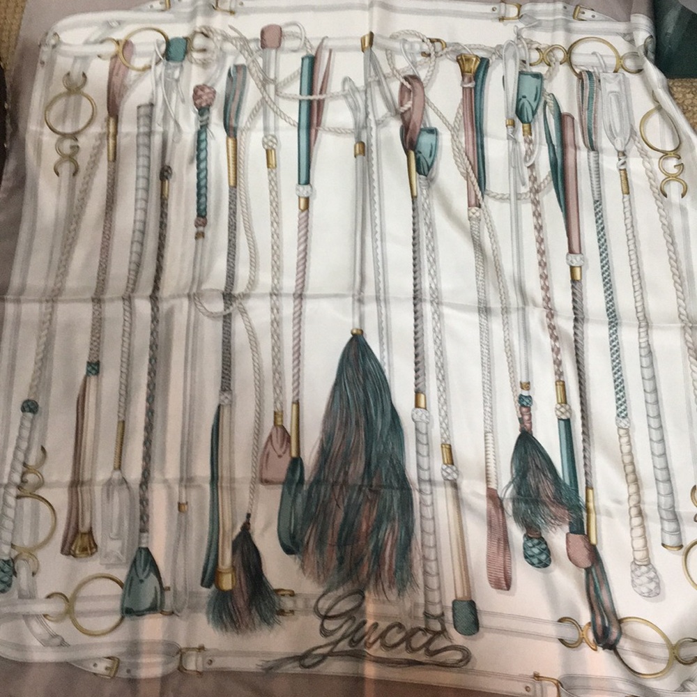 Gucci scarf