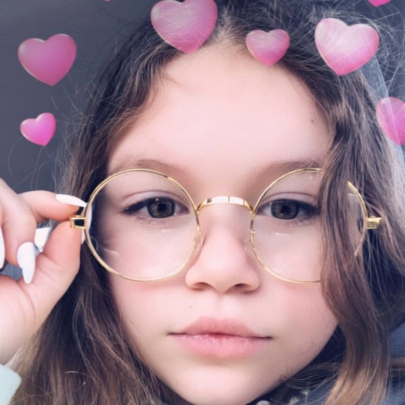 Meet your Posher, Mackenzie - Picture 1 of 7