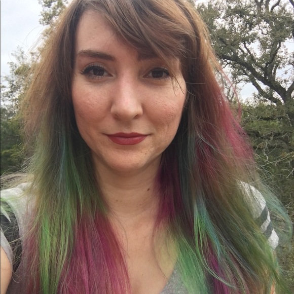 Meet your Posher, Ashley - Picture 2 of 3