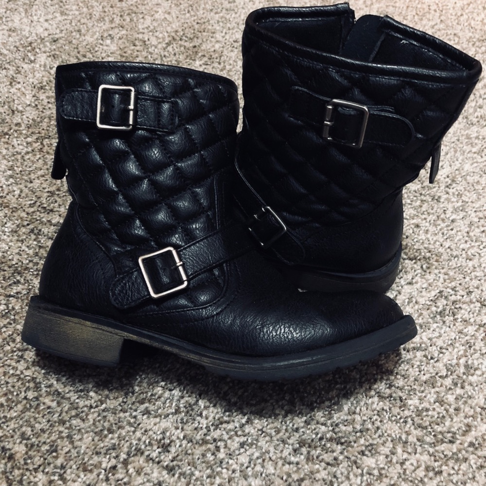 Stevies girls boots size 4
