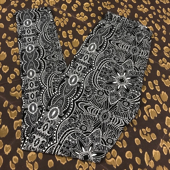 Black and White Leggings - Picture 1 of 5