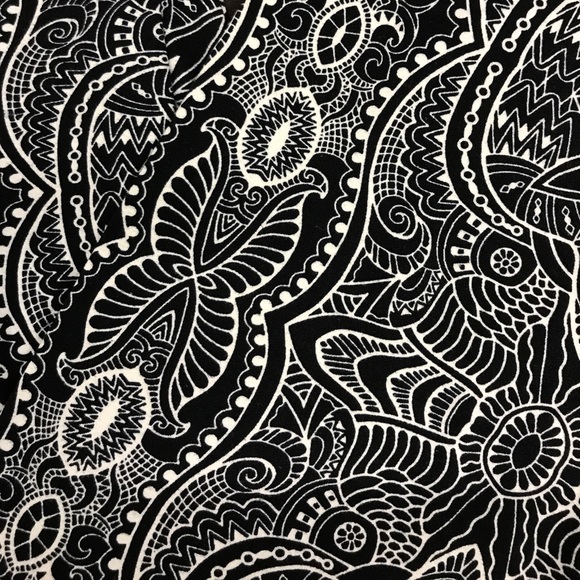 Black and White Leggings - Picture 2 of 5