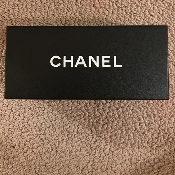 Chanel Box - Picture 1 of 4