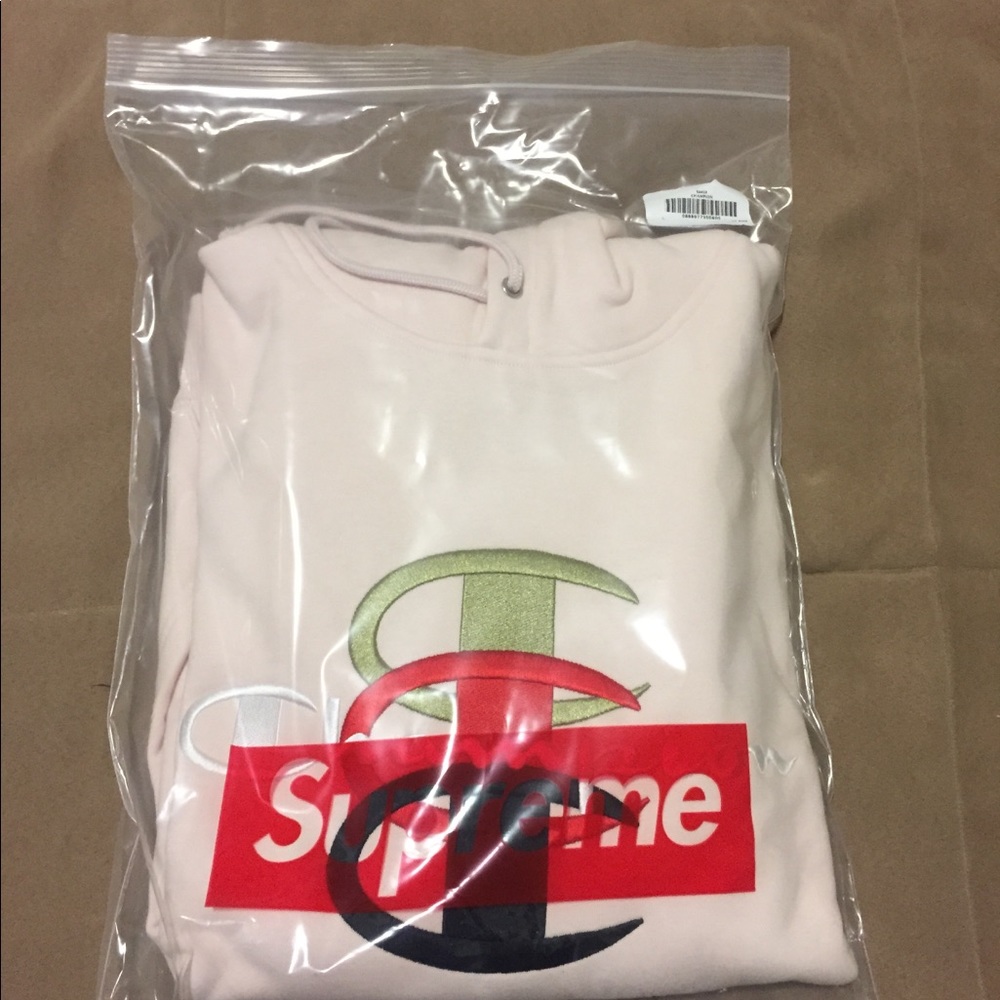 *SOLD OFFLINE**SUPREME collaboration w/ Champion.