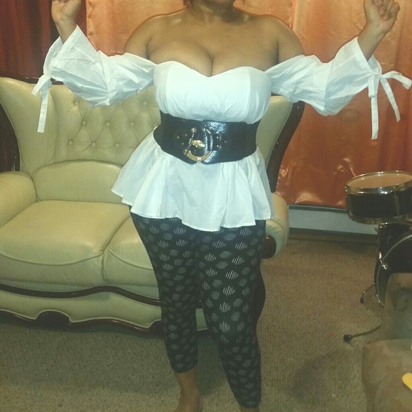 N/A ❌ ❌ ❌ SEXY OFF THE SHOULDER TOP - MEDIUM. .NWT! - Picture 2 of 5