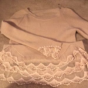 Cream sweater shirt with lace details