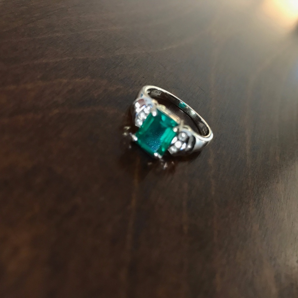 White Gold Emerald Ring