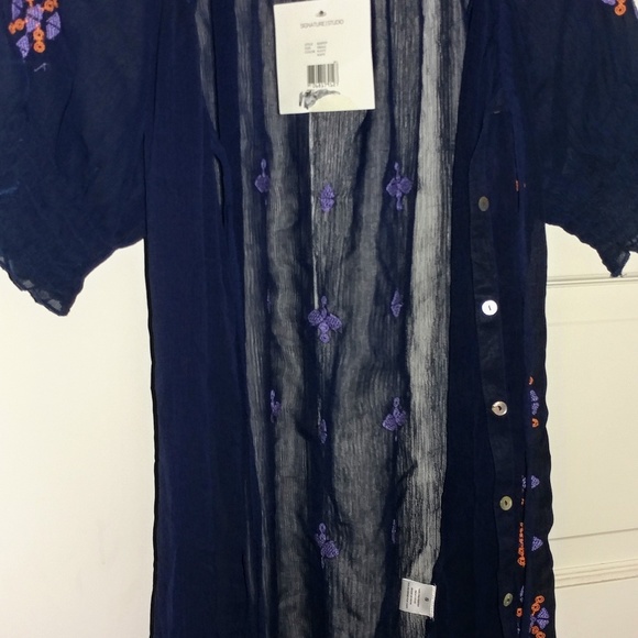 Top - Picture 2 of 2