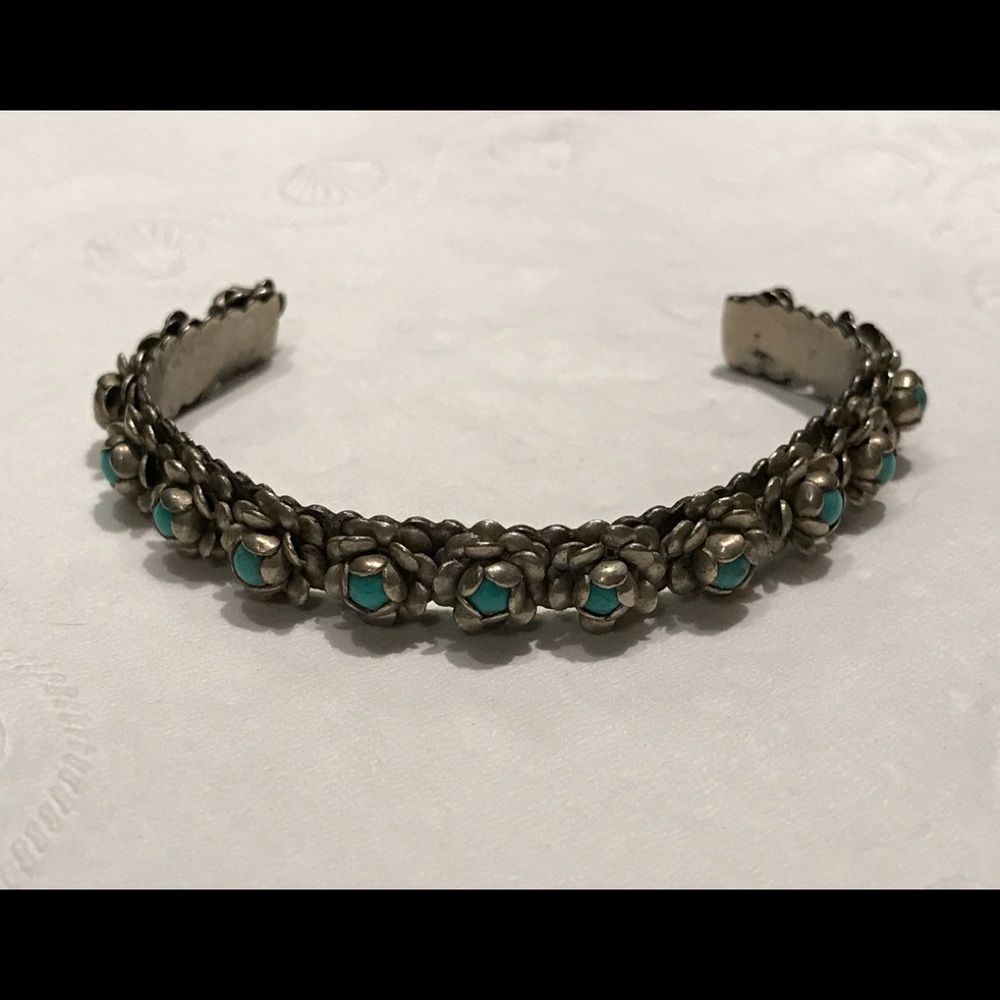 Silver bracelet with turquoise flowers