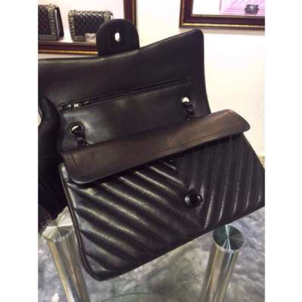 Chanel so black medium flap