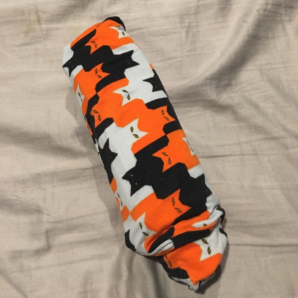 ON HOLD. OS Lularoe leggings