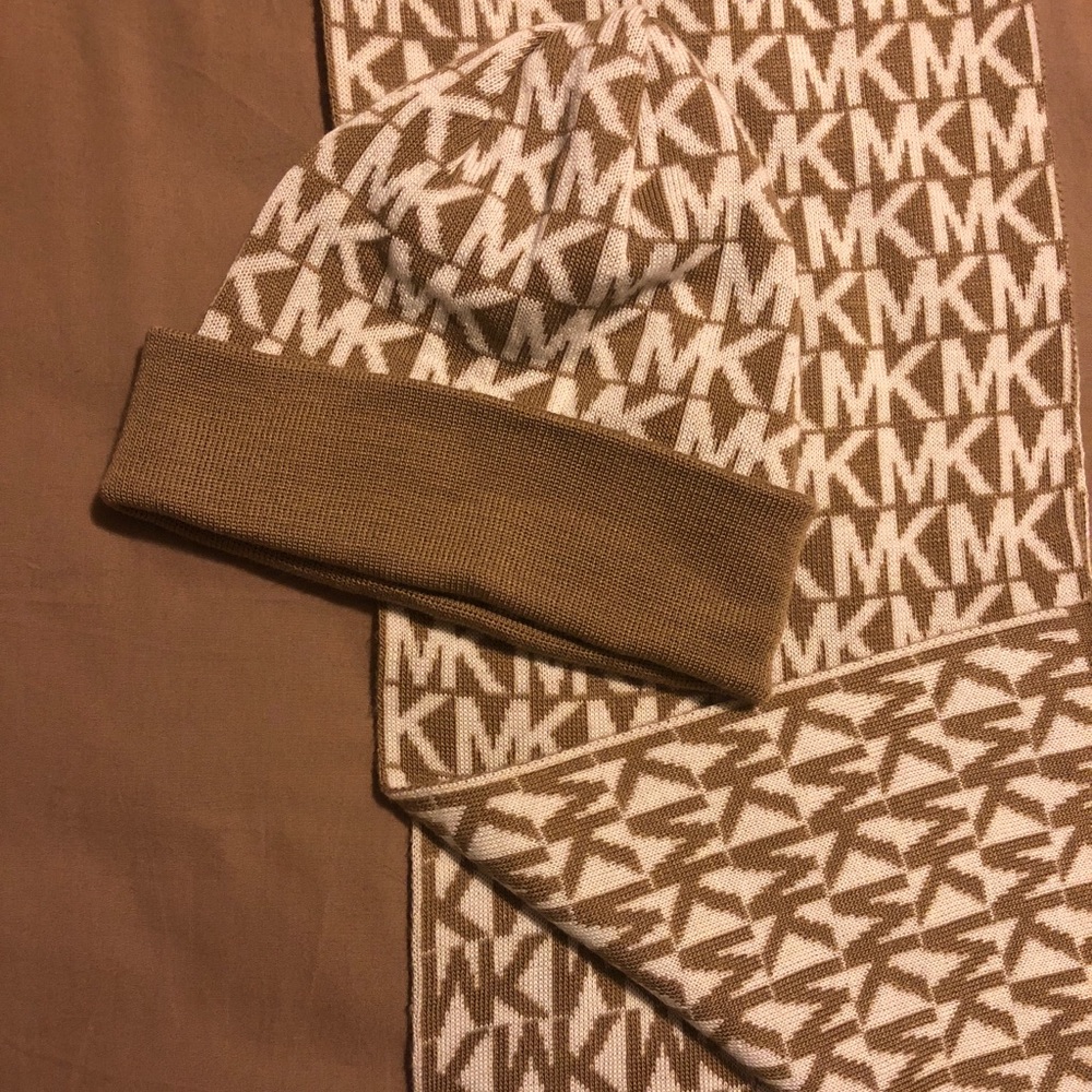 New Michael Kors Scarf and Hat Set