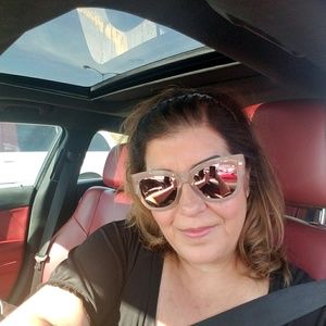 Meet your Posher, Adrienne