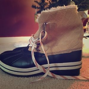 Mossimo Snow Boots size 9