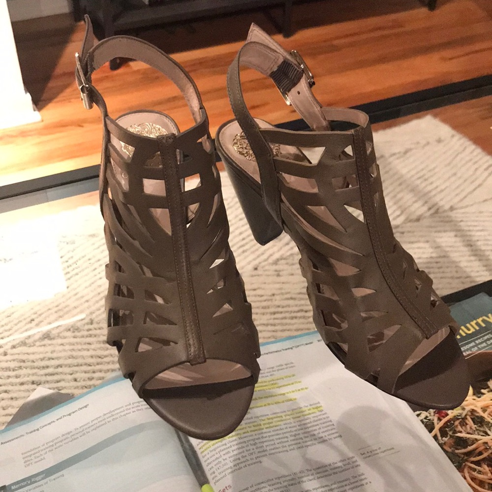 Vince Camuto Cut Out Wedge Sandal Size 8