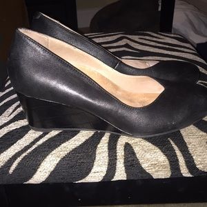 Vionic black wedges