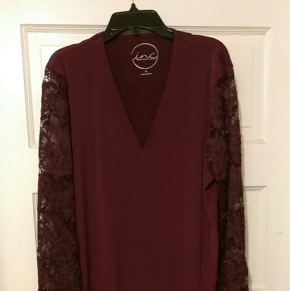 Rasberry lace sleeve shirt