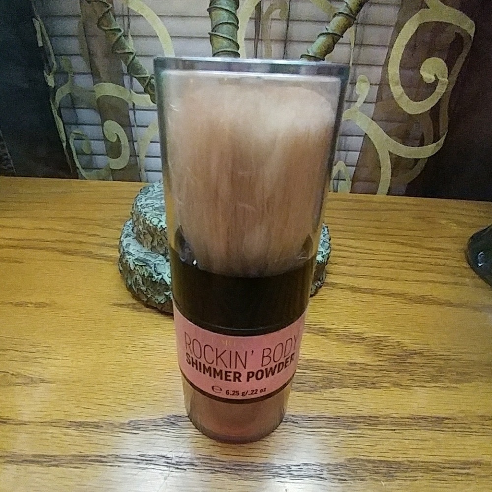 Victoria' Secret ROCKIN' BODY shimmer powder