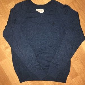 Cute v-neck cotton Penguin sweater M