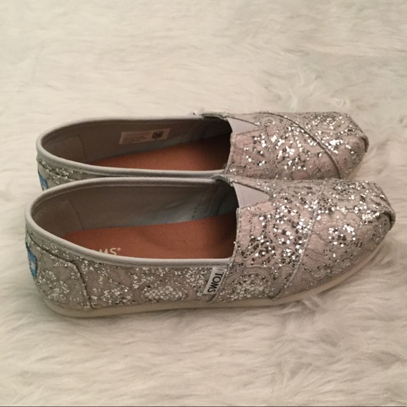 ❗️GONE 2/1❗️ NIB TOMS Classic Lace Glitz Slip On - Picture 2 of 6