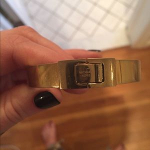 Michael Kors plain gold bangle