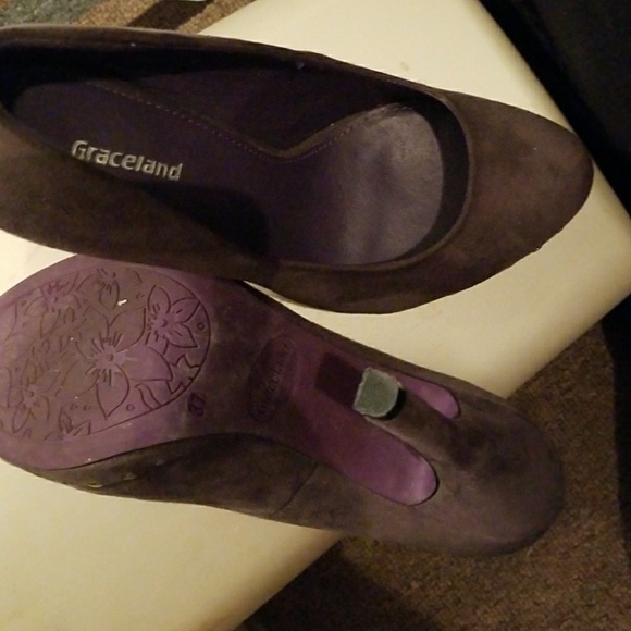 Shoes - Picture 3 of 3