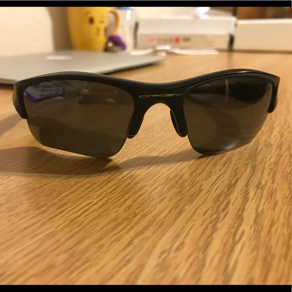 Men's black oakleys