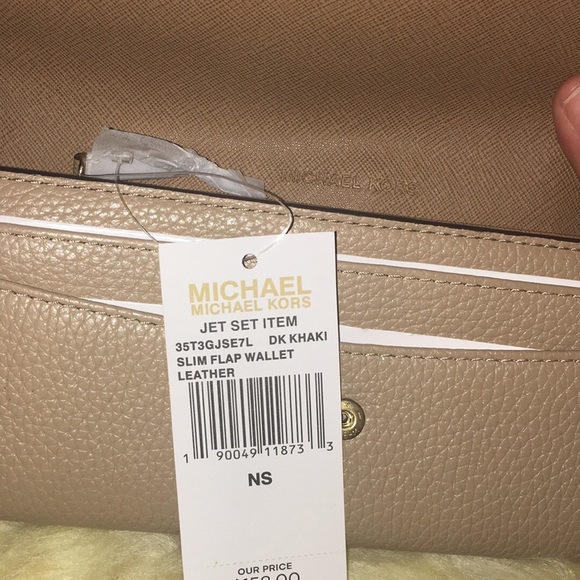 NWT Michael Kors wallet - Picture 2 of 4
